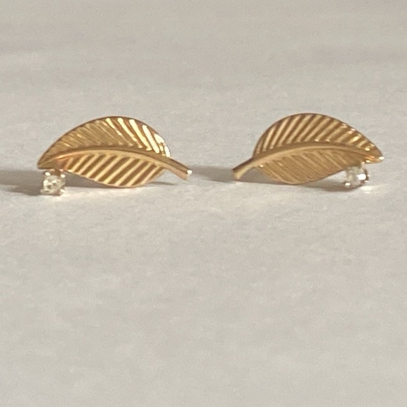 14K Solid Yellow Gold Leaf Stud Earrings, Diamond Accents. Vintage - Real Gold - Picture 2 of 12